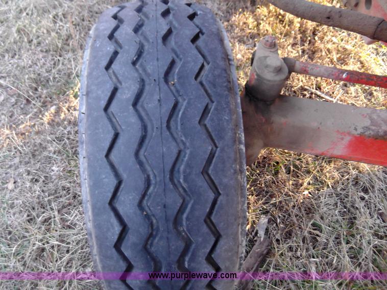 image for item F1126 1984 John Deere 401B tractor