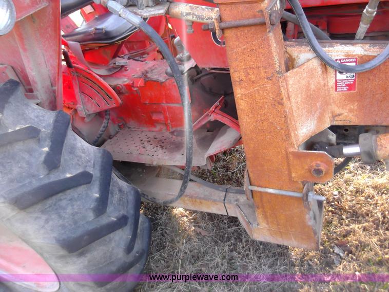 image for item F1126 1984 John Deere 401B tractor