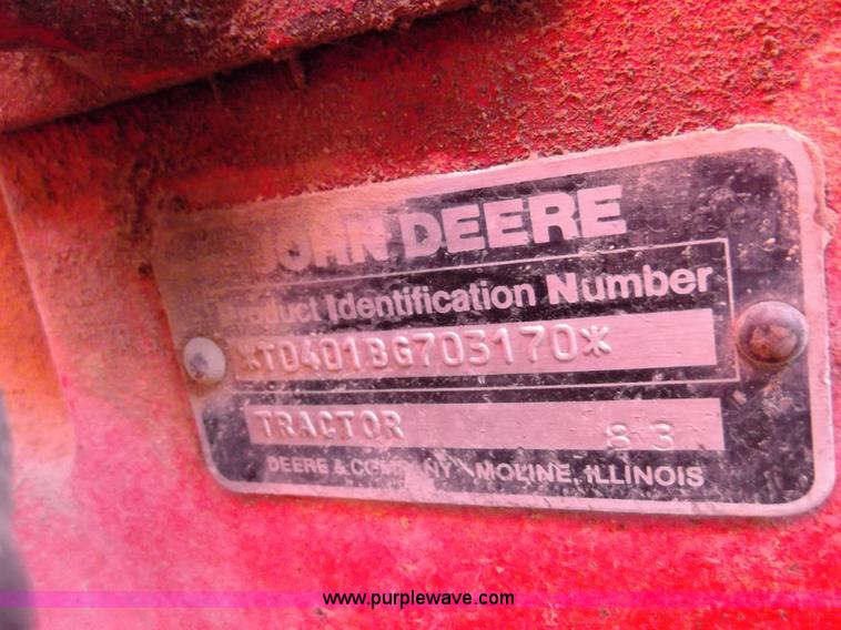 image for item F1126 1984 John Deere 401B tractor