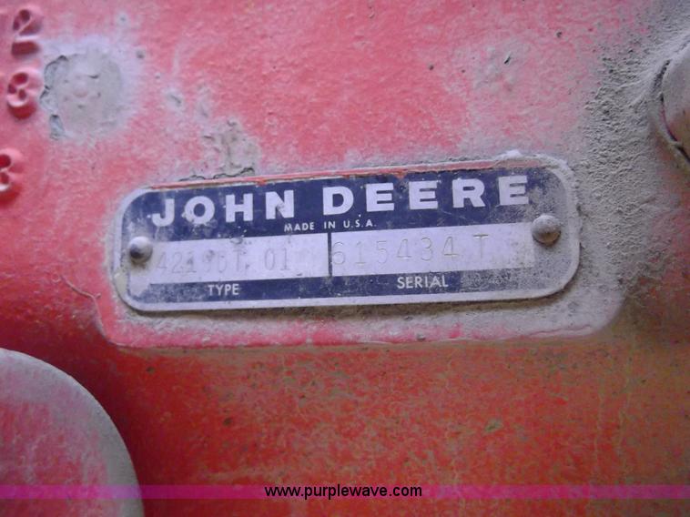 image for item F1126 1984 John Deere 401B tractor