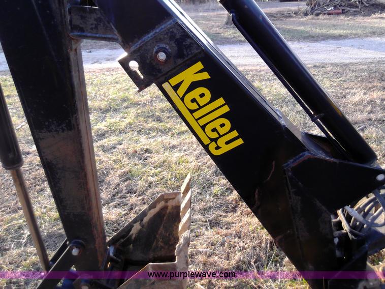 image for item F1126 1984 John Deere 401B tractor