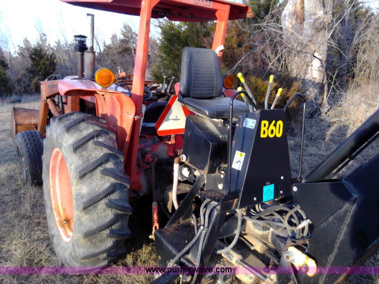 image for item F1126 1984 John Deere 401B tractor