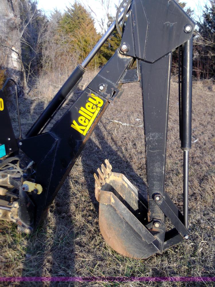 image for item F1126 1984 John Deere 401B tractor