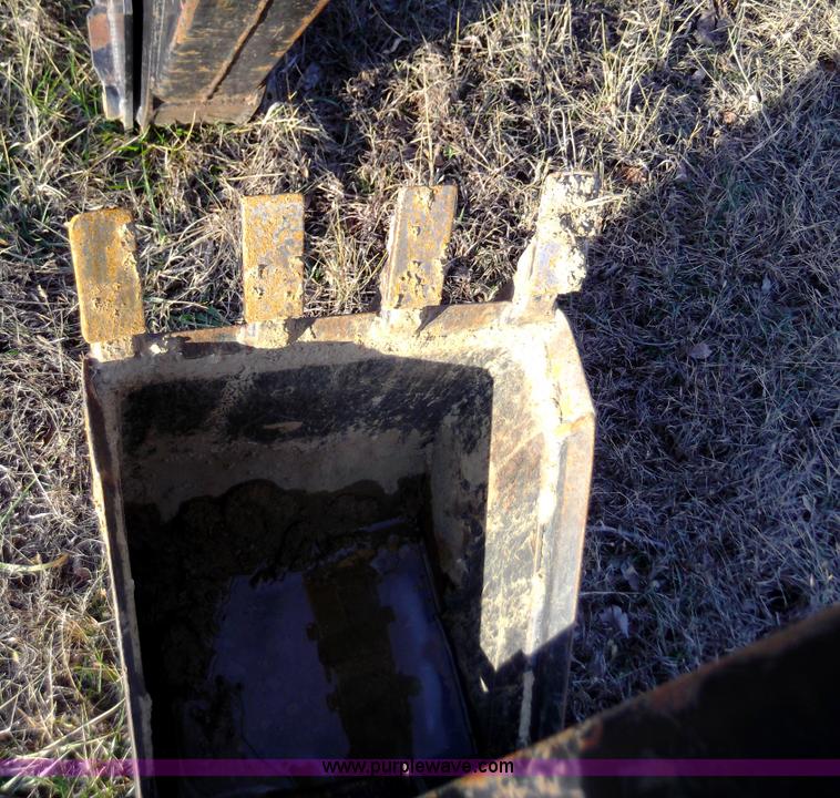 image for item F1126 1984 John Deere 401B tractor