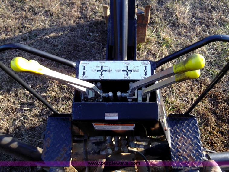 image for item F1126 1984 John Deere 401B tractor