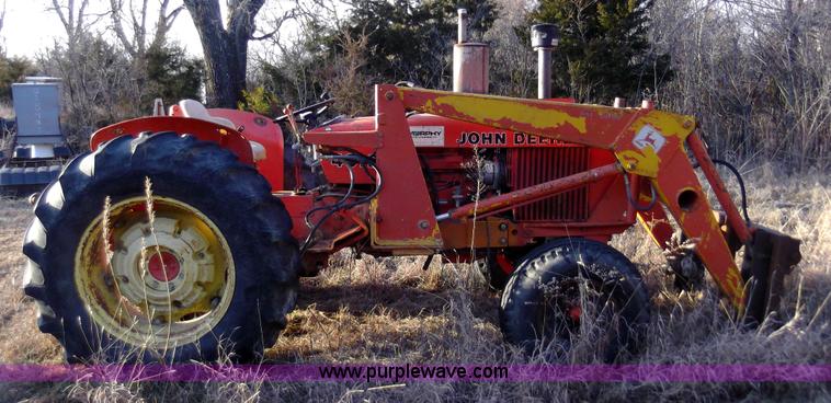 image for item F1127 1982 John Deere 401B tractor