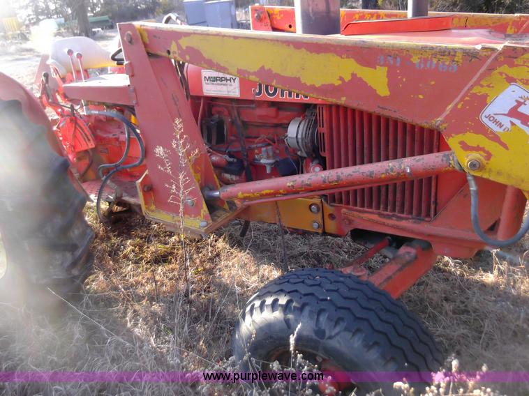 image for item F1127 1982 John Deere 401B tractor