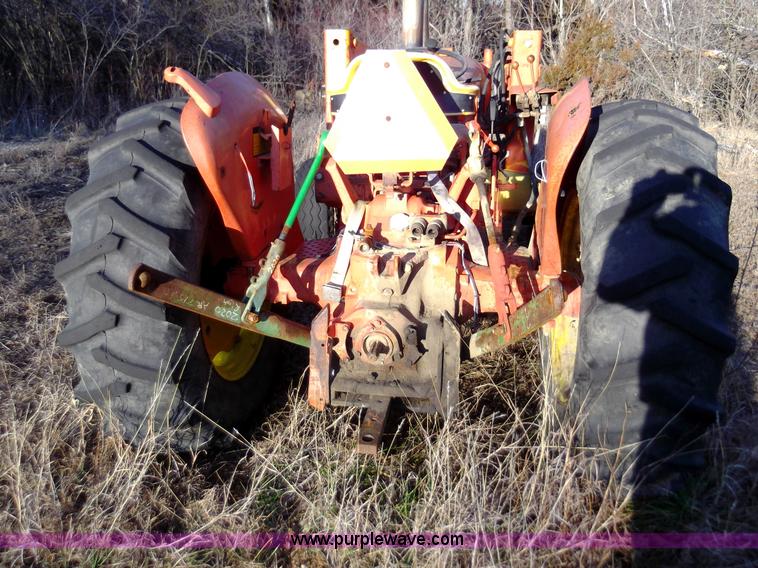 image for item F1127 1982 John Deere 401B tractor