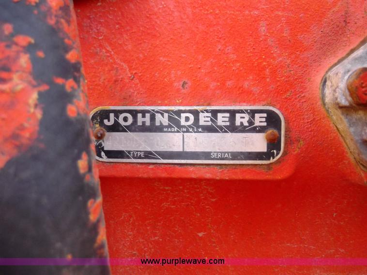 image for item F1127 1982 John Deere 401B tractor