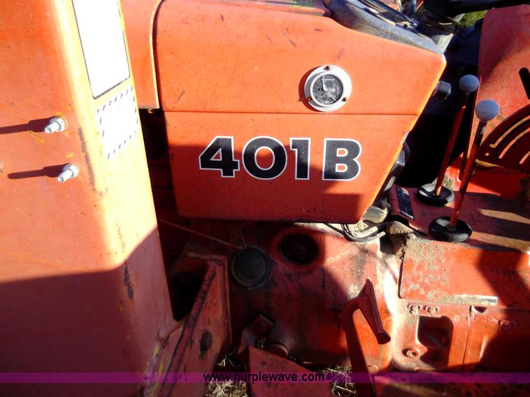 image for item F1127 1982 John Deere 401B tractor
