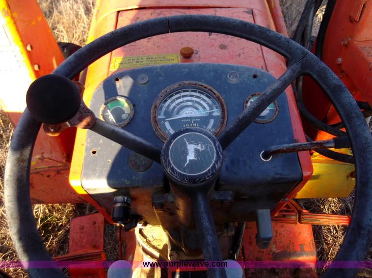 image for item F1127 1982 John Deere 401B tractor