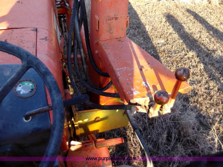 image for item F1127 1982 John Deere 401B tractor