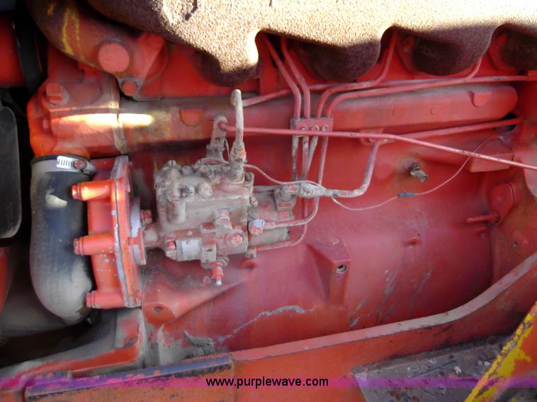 image for item F1127 1982 John Deere 401B tractor