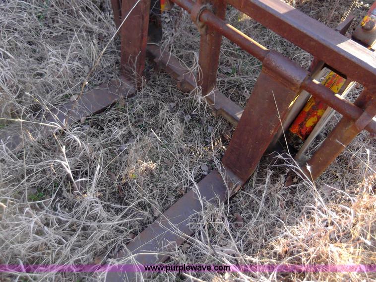 image for item F1127 1982 John Deere 401B tractor