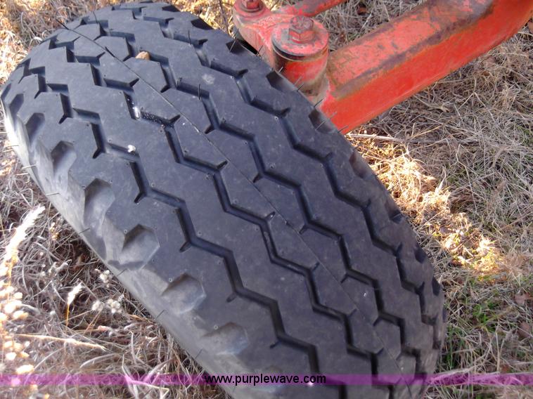 image for item F1127 1982 John Deere 401B tractor