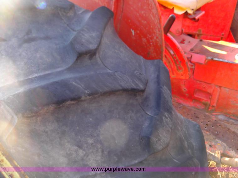 image for item F1127 1982 John Deere 401B tractor