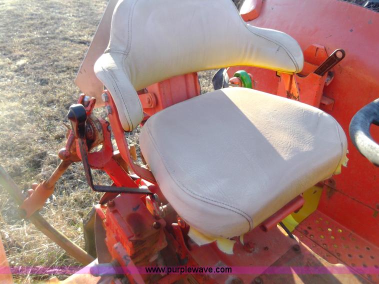 image for item F1127 1982 John Deere 401B tractor