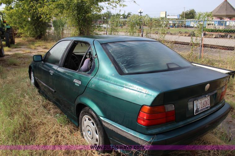 image for item J4362 1992 BMW 3-Series 318i