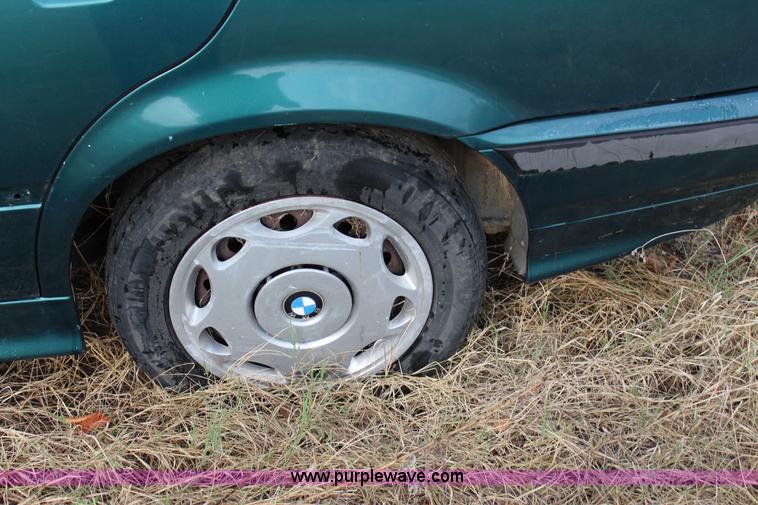 image for item J4362 1992 BMW 3-Series 318i