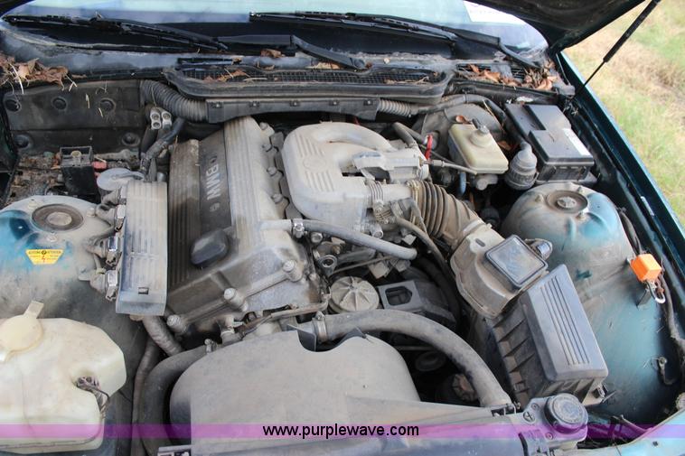 image for item J4362 1992 BMW 3-Series 318i