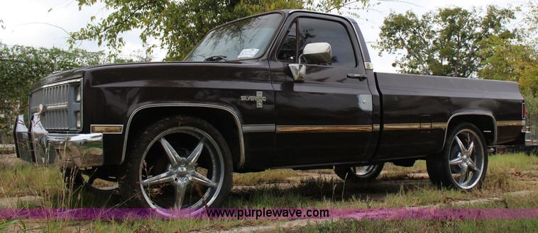 image for item J4363 1985 Chevrolet Silverado 1500 pickup truck