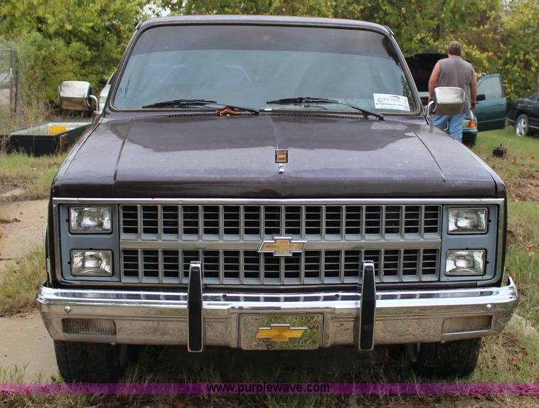 image for item J4363 1985 Chevrolet Silverado 1500 pickup truck