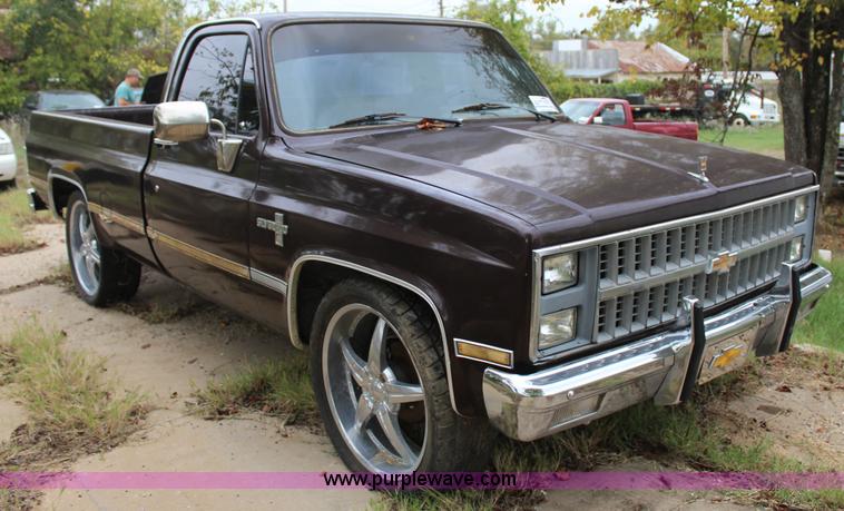 image for item J4363 1985 Chevrolet Silverado 1500 pickup truck