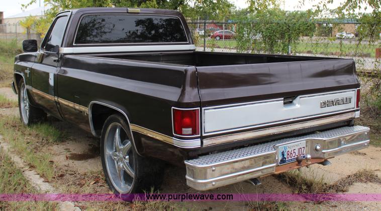 image for item J4363 1985 Chevrolet Silverado 1500 pickup truck