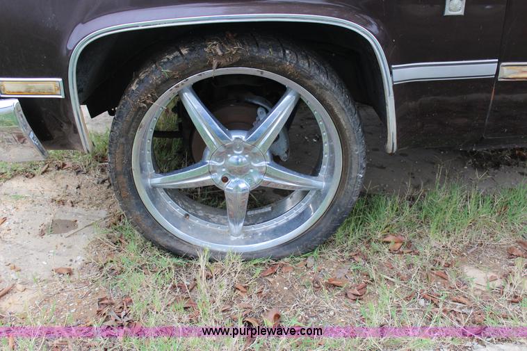 image for item J4363 1985 Chevrolet Silverado 1500 pickup truck