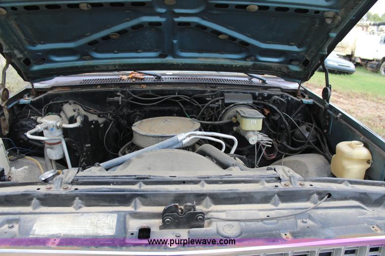 image for item J4363 1985 Chevrolet Silverado 1500 pickup truck