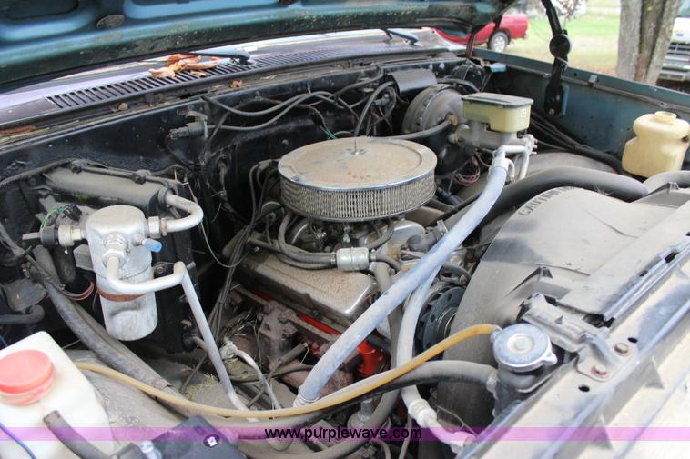 image for item J4363 1985 Chevrolet Silverado 1500 pickup truck