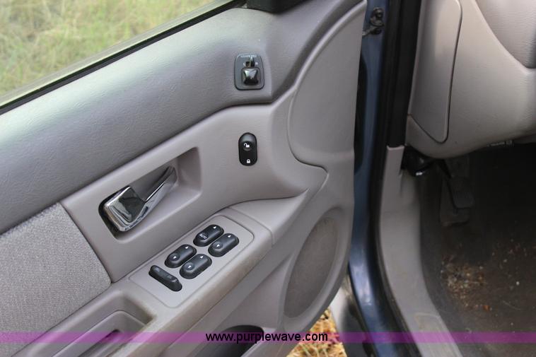 image for item J4364 2001 Ford Taurus SES