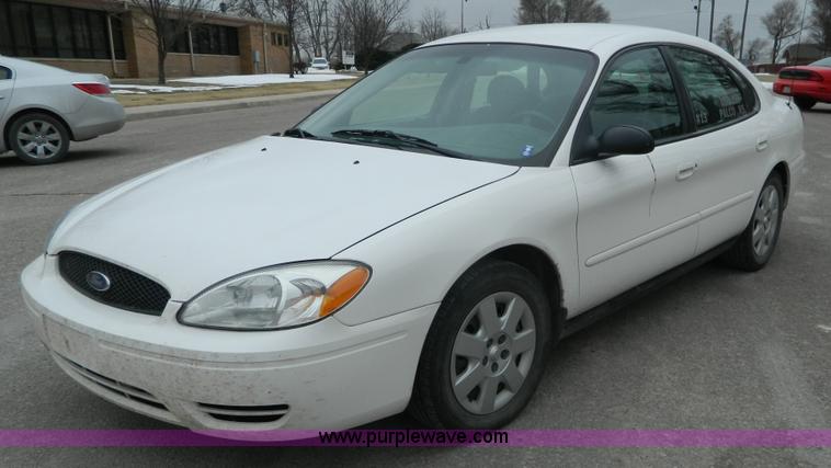 image for item J5147 2005 Ford Taurus