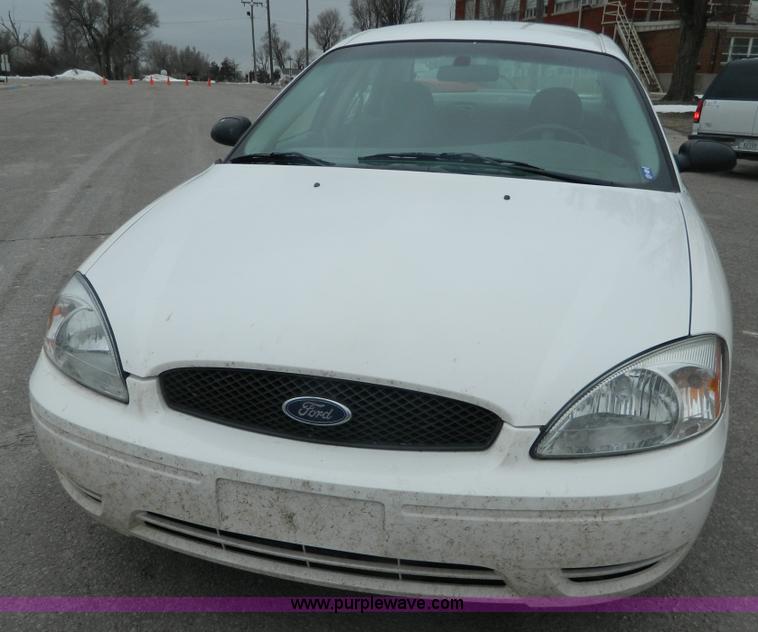 image for item J5147 2005 Ford Taurus