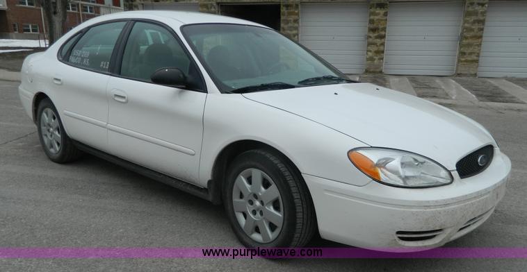 image for item J5147 2005 Ford Taurus