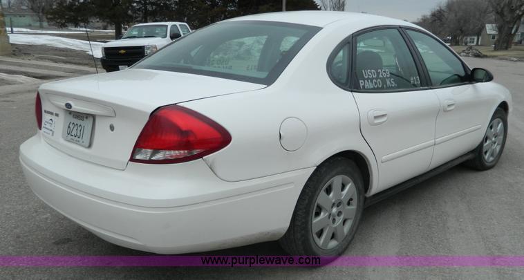 image for item J5147 2005 Ford Taurus