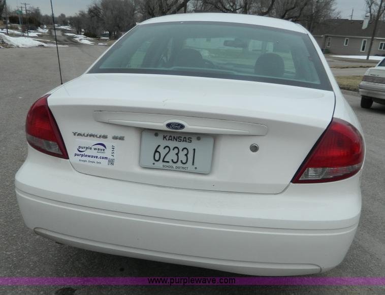image for item J5147 2005 Ford Taurus