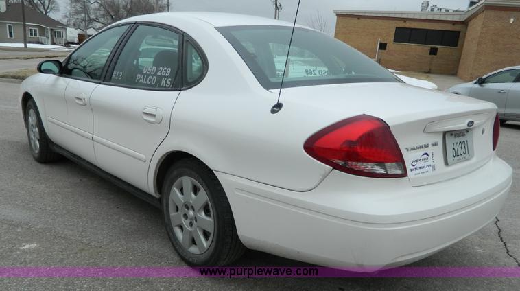 image for item J5147 2005 Ford Taurus