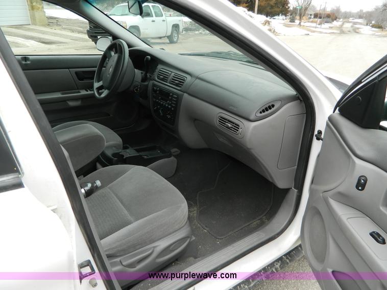 image for item J5147 2005 Ford Taurus