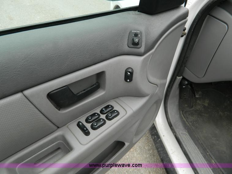 image for item J5147 2005 Ford Taurus