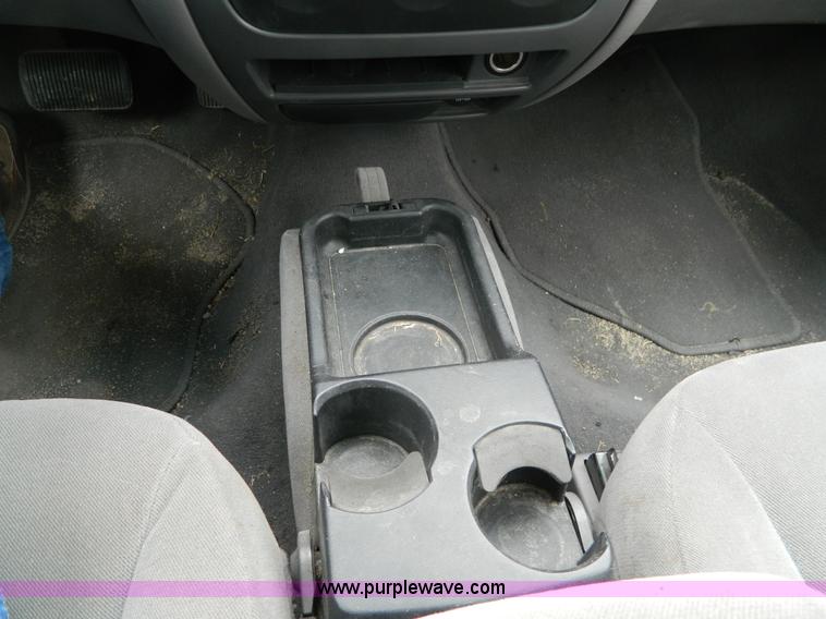 image for item J5147 2005 Ford Taurus