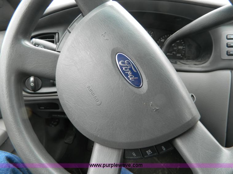 image for item J5147 2005 Ford Taurus