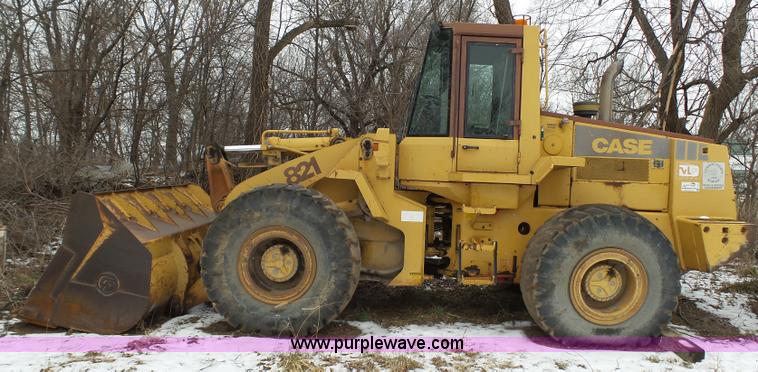 image for item J7372 Case 821 wheel loader