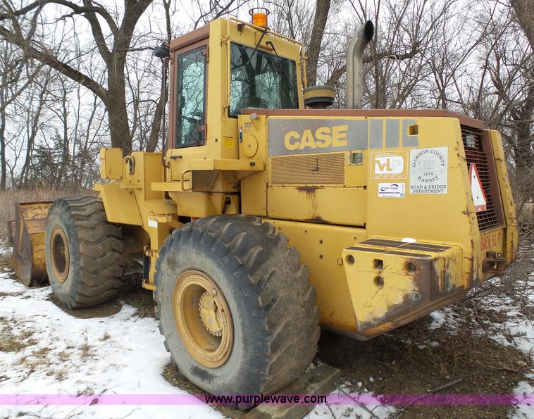 image for item J7372 Case 821 wheel loader