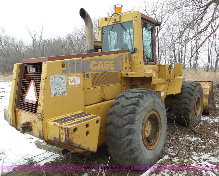 image for item J7372 Case 821 wheel loader