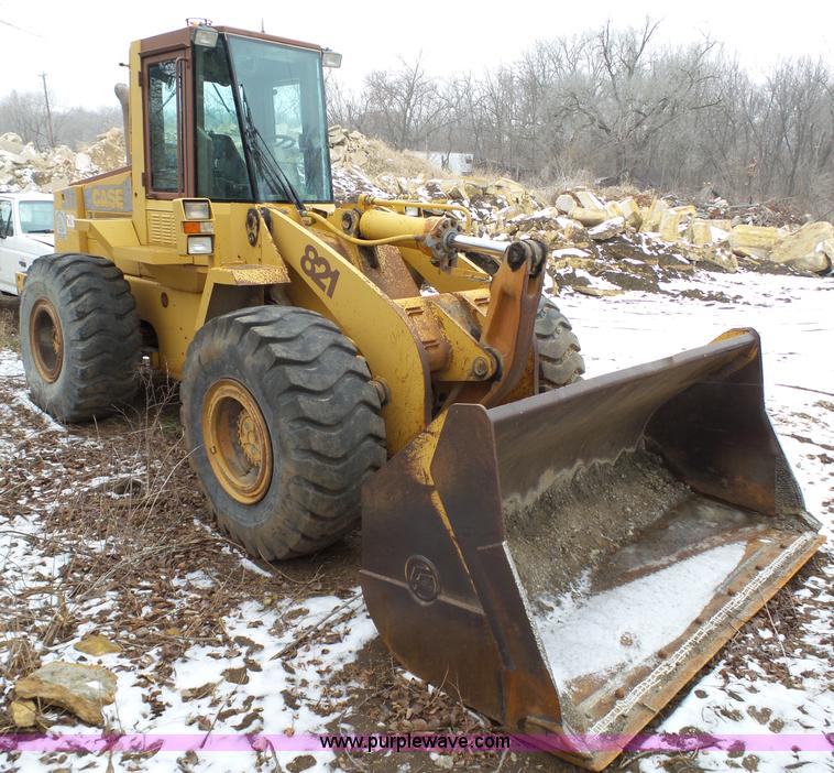 image for item J7372 Case 821 wheel loader