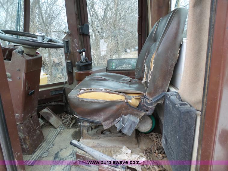 image for item J7372 Case 821 wheel loader