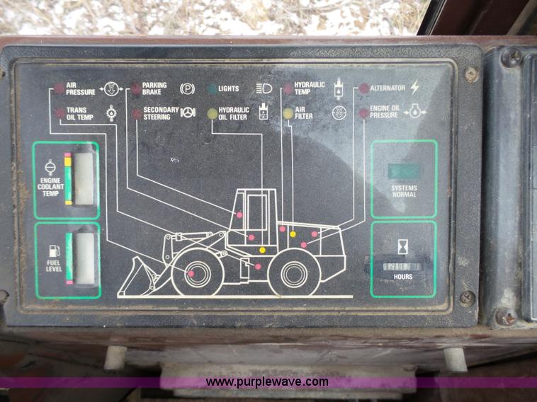 image for item J7372 Case 821 wheel loader