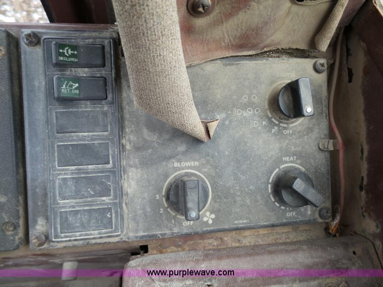 image for item J7372 Case 821 wheel loader