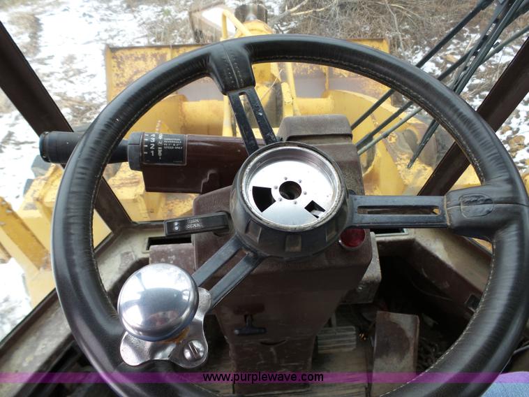 image for item J7372 Case 821 wheel loader